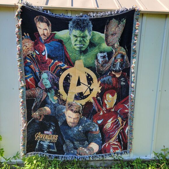 Marvel Avengers Infinity Wars Woven Throw 4' X 5' - Picture 1 of 3